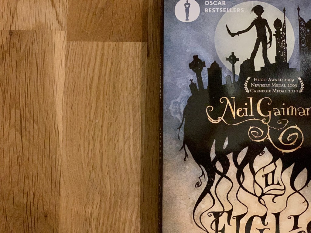 Neil Gaiman_Figlio del cimitero_copertina